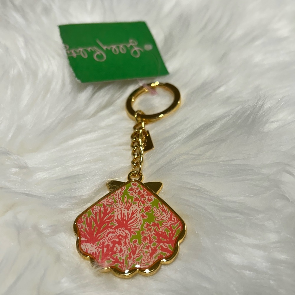 Lilly Pulitzer Shell Yeah Seashell Shaped Keychain Hotty Pink Biggest Fan Print - Picture 3 of 8